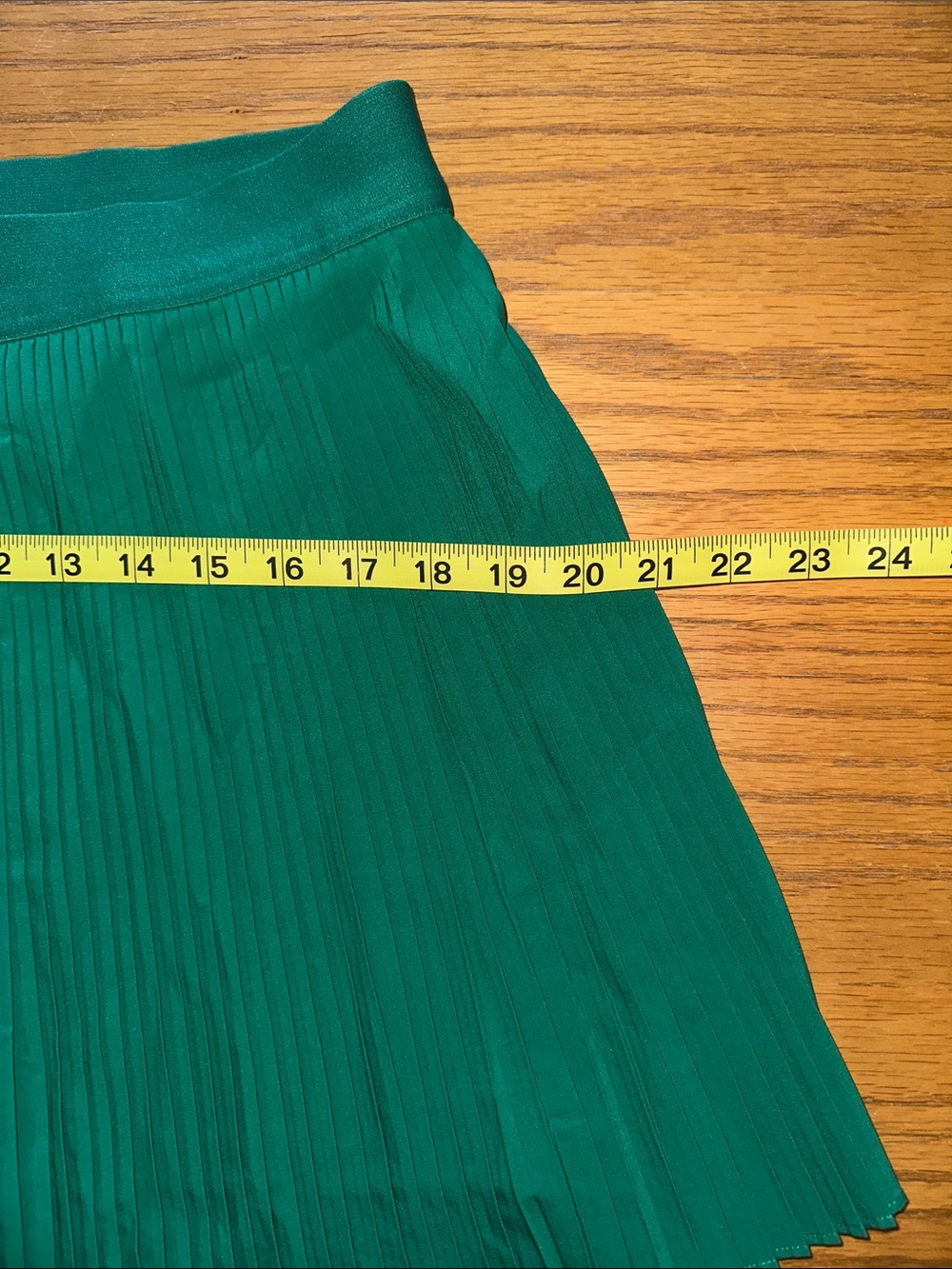 GapFit Women's Emerald Green Pleated Skort - Picture 3 of 4